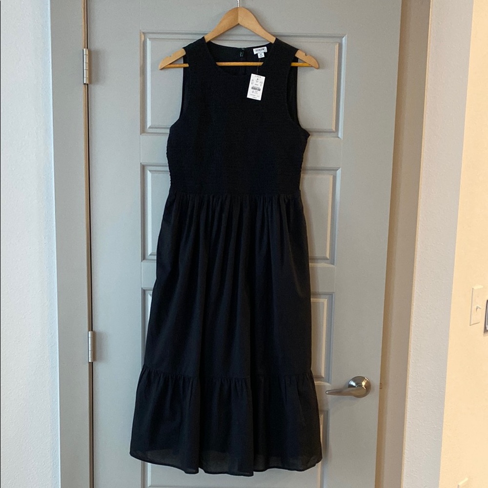 Elegant Black Sleeveless Women’s Dress